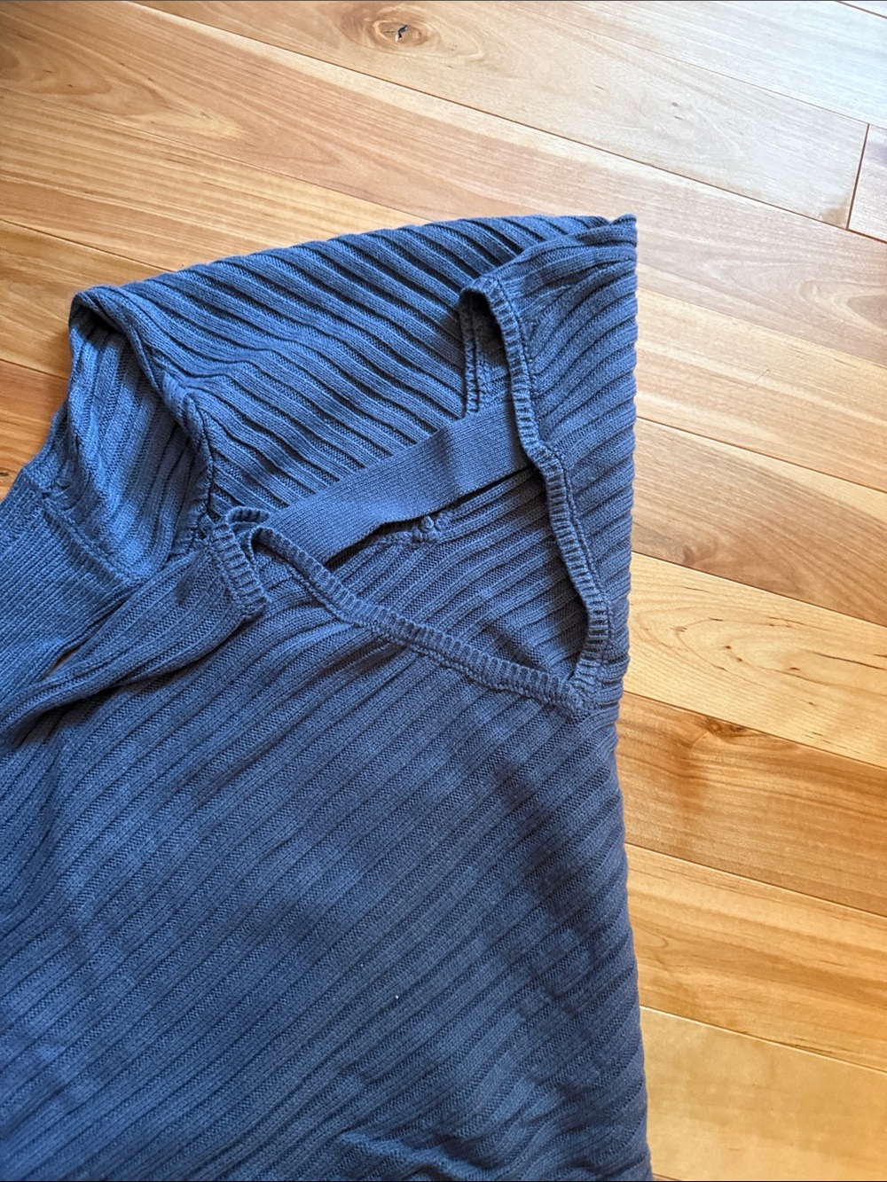 V-Neck Ribbed Sweater - Blue - Picture 4 of 4